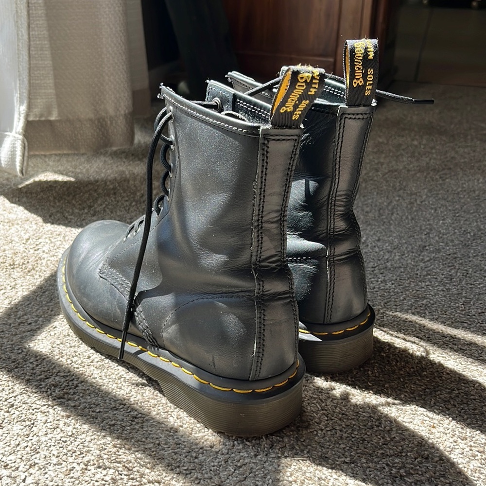 1460 Women’s Smooth Leather Lace Up Dr. Martens Boots (Docs)